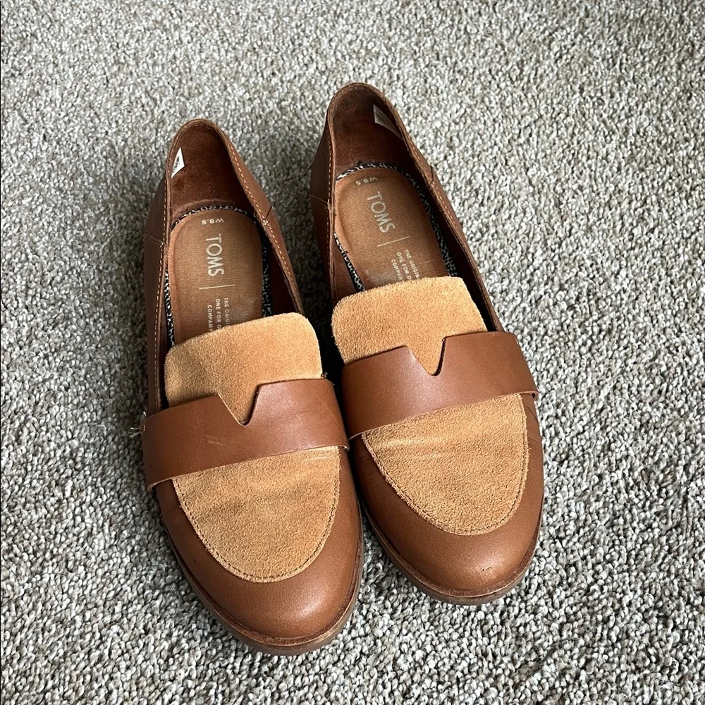 TOMS Women's Tan and Brown Loafers - Picture 1 of 4